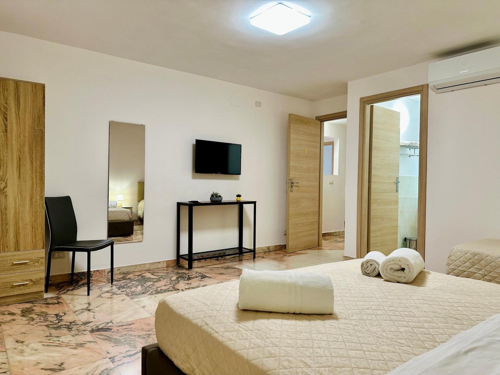 Unique Rooms In Centro Citta Bagno Privato E Climatizzatore Ragusa Ngoại thất bức ảnh