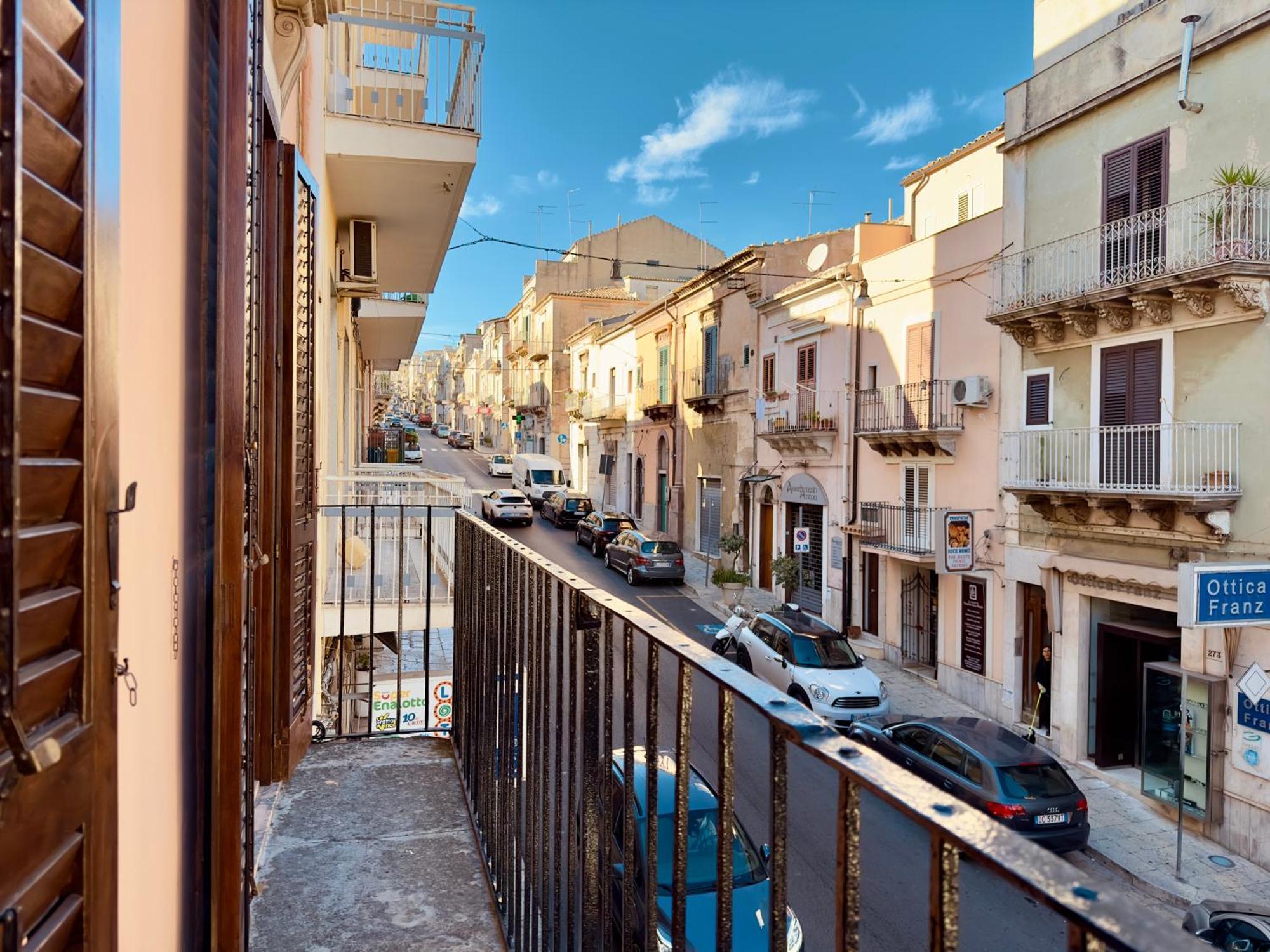 Unique Rooms In Centro Citta Bagno Privato E Climatizzatore Ragusa Ngoại thất bức ảnh